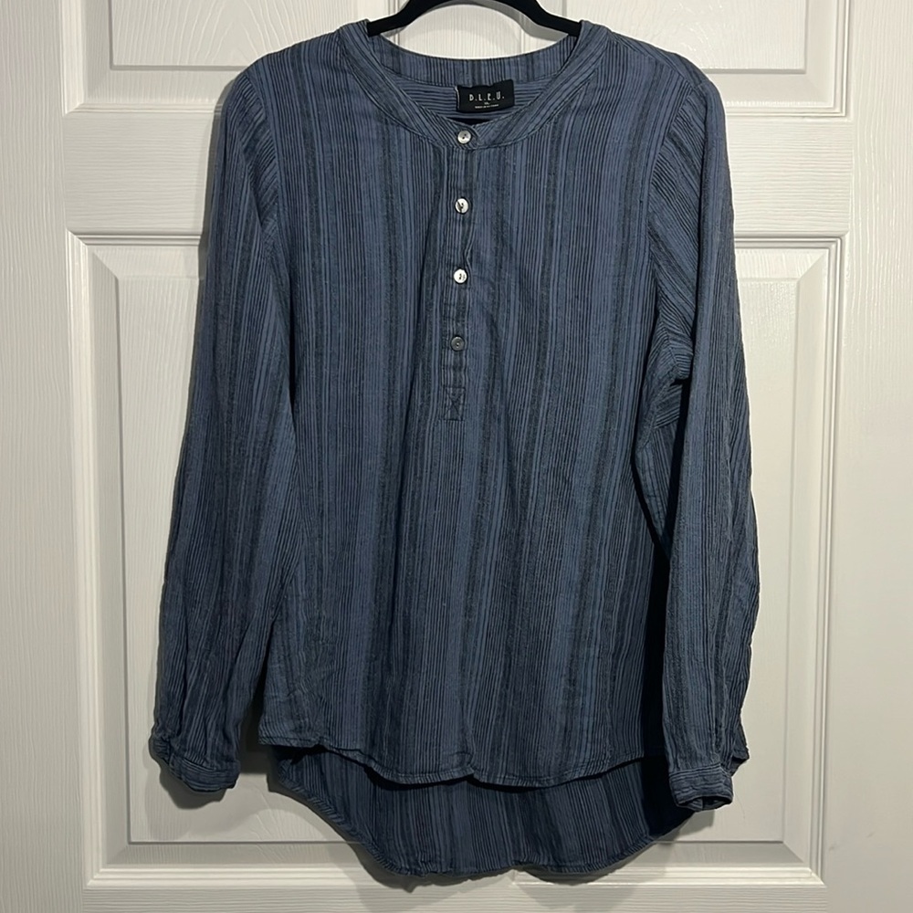 B.L.E.U Women’s blue striped V-Neck with button detail pullover top - Size XL